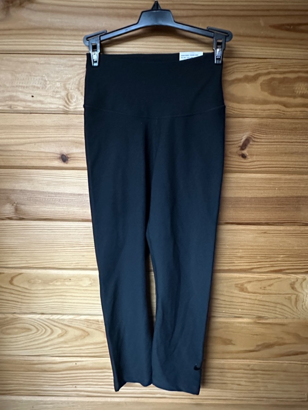 NWT Nike Women's Black Training Cropped Tight Fit Leggings Size XS